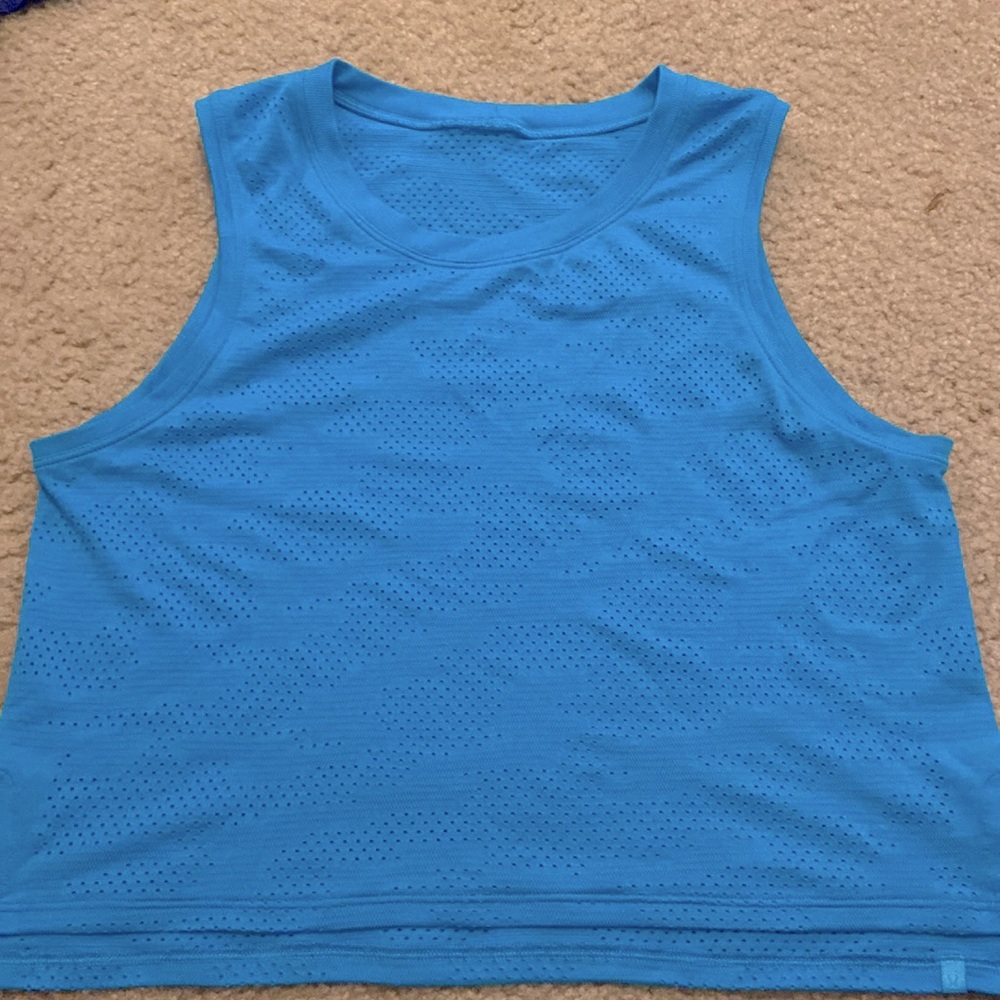 lululemon breathable cropped tank top